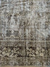 Load image into Gallery viewer, Antique Mahal 9’2” x 11’5”