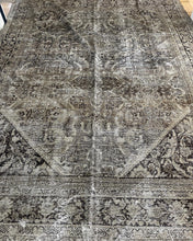 Load image into Gallery viewer, Antique Mahal Large Area Rug 9’7” x 12’4”