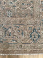 Load image into Gallery viewer, Vintage Mahal 7’9” x 11’