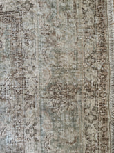 Load image into Gallery viewer, Vintage Turkish 8’1” x 9’10”