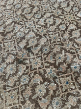 Load image into Gallery viewer, Designer Antique #125 Large Area Rug 8’10” x 11’6”