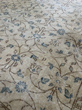 Load image into Gallery viewer, Vintage Turkish Rug 6’9” x 9’2”