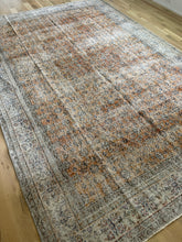 Load image into Gallery viewer, Vintage Turkish Rug 7’ x 10’6”