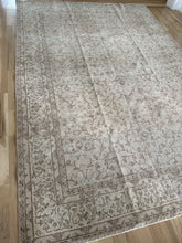 Load image into Gallery viewer, Vintage Turkish 6’11” x 9’7”