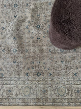 Load image into Gallery viewer, Vintage Turkish 6’11” x 10’2”