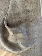 Load image into Gallery viewer, Antique Mahal 9’9” x 12’7”