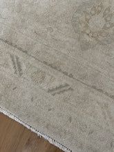 Load image into Gallery viewer, Vintage Large Area Rug 8'3" x 10'9"