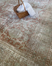 Load image into Gallery viewer, Antique Mahal 8’5” x 11’1”