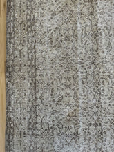 Load image into Gallery viewer, Vintage Turkish 6’11” x 10’1”