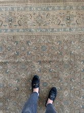 Load image into Gallery viewer, Antique Mahal 9’6” x 12’4”