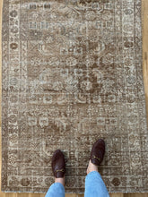 Load image into Gallery viewer, Vintage Mahal 3’6” x 9’8”