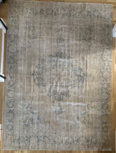 Load image into Gallery viewer, Vintage Turkish 9’2” x 12’10”
