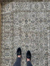 Load image into Gallery viewer, Vintage Turkish 6’5” x 10’1”