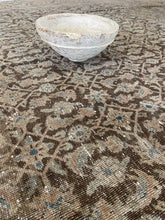 Load image into Gallery viewer, Designer Antique #125 Large Area Rug 8’10” x 11’6”