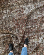 Load image into Gallery viewer, Antique Mahal 8’10” x 11’9”