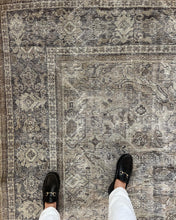 Load image into Gallery viewer, Antique Mahal 6’8” x 10’6”