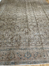 Load image into Gallery viewer, Vintage Large Area Rug 9’5” x 12’5”