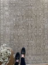 Load image into Gallery viewer, Vintage 4’4” x 5’9” Scatter Rug