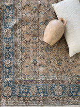 Load image into Gallery viewer, Vintage Turkish Rug 6’9” x 10’4”