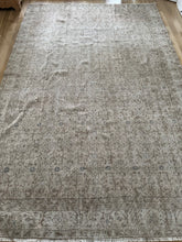 Load image into Gallery viewer, Vintage Turkish 7’ x 10’7”
