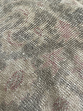 Load image into Gallery viewer, Vintage Turkish Rug 8’ x 11’5”