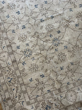 Load image into Gallery viewer, Vintage Turkish Area Rug 6’5” x 9’8”