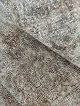 Load image into Gallery viewer, Vintage Turkish 8’1” x 9’10”