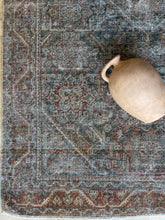 Load image into Gallery viewer, Antique Scatter Rug 4’5” x 6’6”