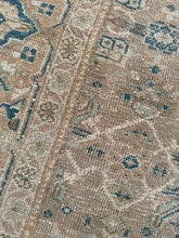 Load image into Gallery viewer, Vintage Mahal 7’9” x 11’