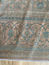 Load image into Gallery viewer, Vintage Mahal 9’8” x 12’8”