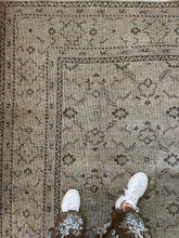 Load image into Gallery viewer, Vintage Mahal 7’6” x 10’3”