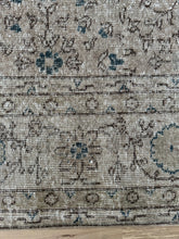 Load image into Gallery viewer, Vintage Turkish 6’11” x 10’2”