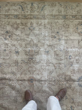 Load image into Gallery viewer, Vintage Turkish Area Rug 7’7” x 10’7”