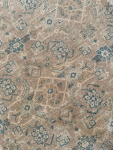 Load image into Gallery viewer, Vintage Mahal 7’9” x 11’