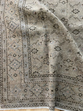 Load image into Gallery viewer, Vintage Mahal 7’6” x 10’3”