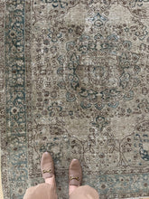 Load image into Gallery viewer, Antique Scatter Rug 4’6” x 5’9”
