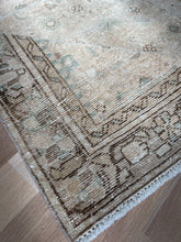 Load image into Gallery viewer, Vintage runner 3’11” x10’7”