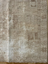 Load image into Gallery viewer, Vintage Runner 2’9”x 12’1”