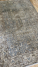 Load image into Gallery viewer, Vintage Turkish Rug 5’ x 8’5”