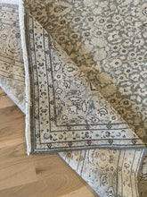 Load image into Gallery viewer, Vintage Hereke 6’6” x 9’6”