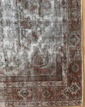 Load image into Gallery viewer, Vintage Mahal 8’2” x 11’5”