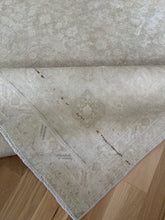 Load image into Gallery viewer, Vintage Large Area Rug 8'3" x 10'9"