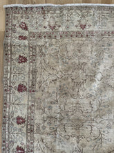 Load image into Gallery viewer, Vintage Turkish 6’10” x 10’