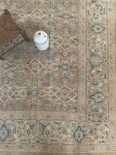 Load image into Gallery viewer, Vintage Mahal 7’9” x 11’