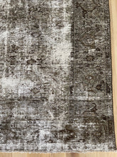 Load image into Gallery viewer, Antique Small Area Rug 5’10” x 7’10”