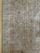 Load image into Gallery viewer, Antique Designer Large Area Rug 9’6” x 13’3”