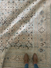 Load image into Gallery viewer, Vintage Floral Mahal 7’ x 10’3”