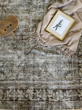 Load image into Gallery viewer, Antique Mahal 9’2” x 11’5”