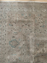 Load image into Gallery viewer, Antique Mahal 9’9” x 12’7”