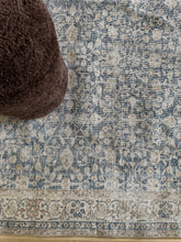 Load image into Gallery viewer, Vintage Turkish 6’6” x 9’8”